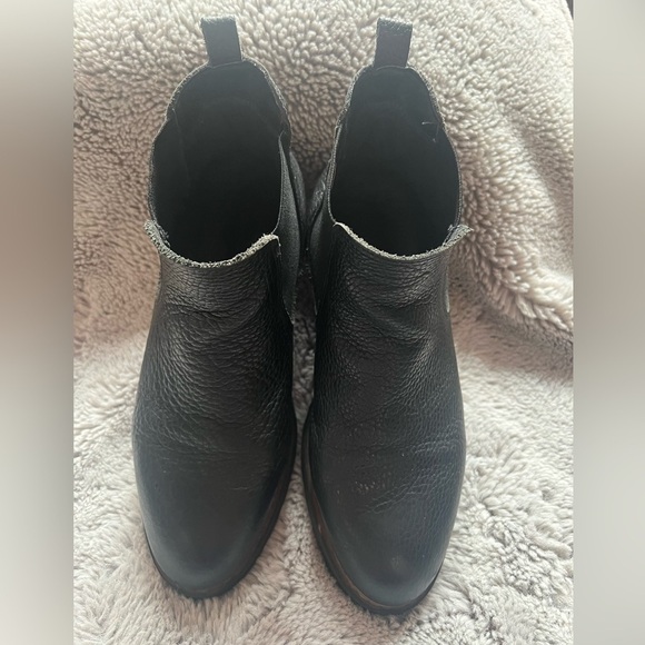 BLACK Leather Unisex Euro Size 40 Chelsea Ankle Boots - Picture 3 of 8